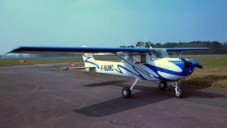  Avioneta de iniciación 